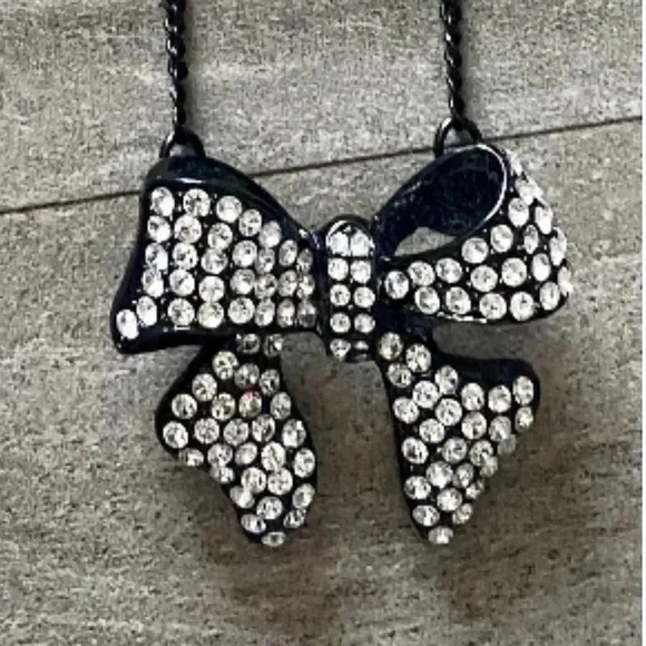 VINTAGE COOKIE LEE BLACK BOW PENDANT WITH CRYSTALS ON A BLACK CHAIN LOGO - Picture 1 of 7